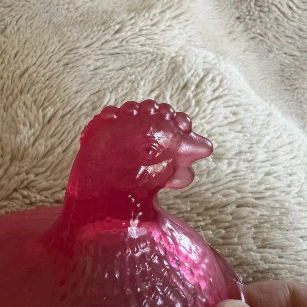Dark Pink Fushia Unbranded Acrylic Plastic Nesting Hen Approx 4